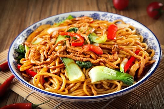 Stir Fried Chicken Noodles 特色炒拉面（鸡）